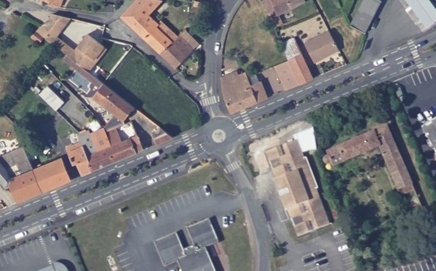 Vue aérienne du Rond-point anonyme n°1232148819