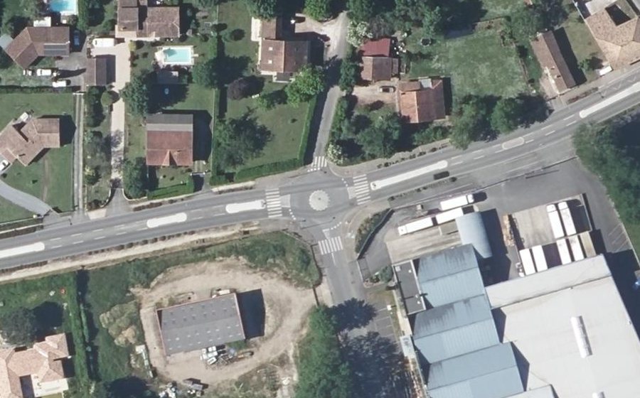 Vue aérienne du Rond-point anonyme n°1232391030