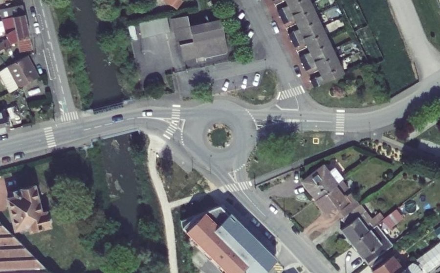 Vue aérienne du Rond-point anonyme n°1232406462