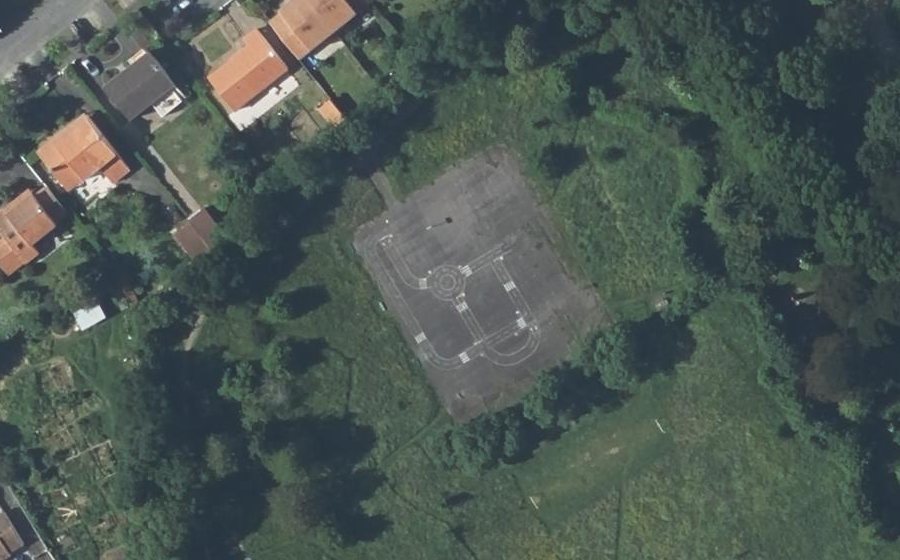 Vue aérienne du Rond-point anonyme n°1232470496