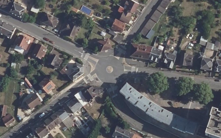 Vue aérienne du Rond-point anonyme n°1232472552