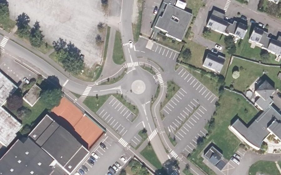 Vue aérienne du Rond-point anonyme n°1232615250