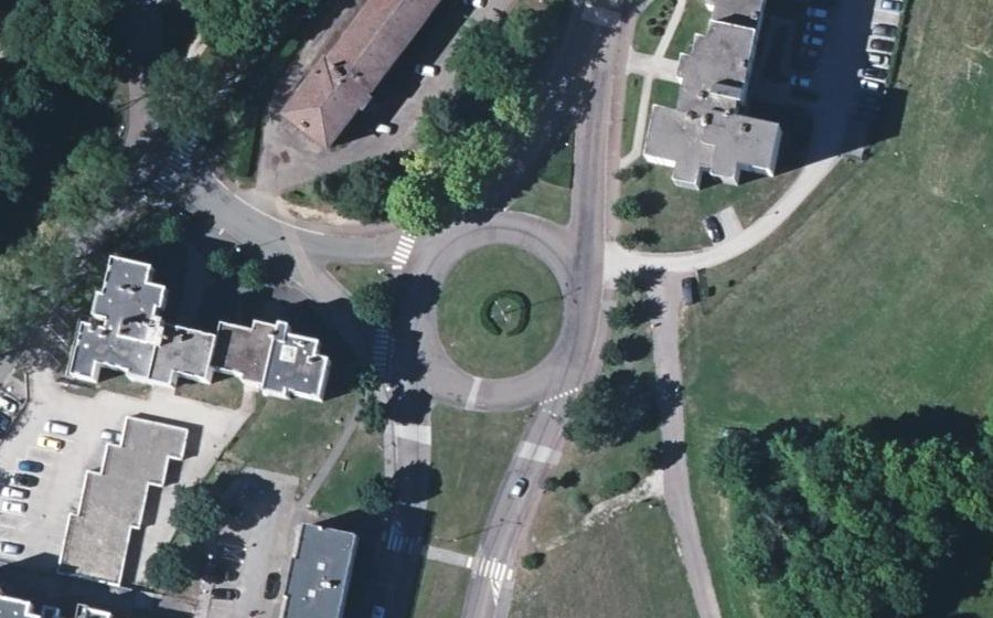 Vue aérienne du Rond-point anonyme n°123267803