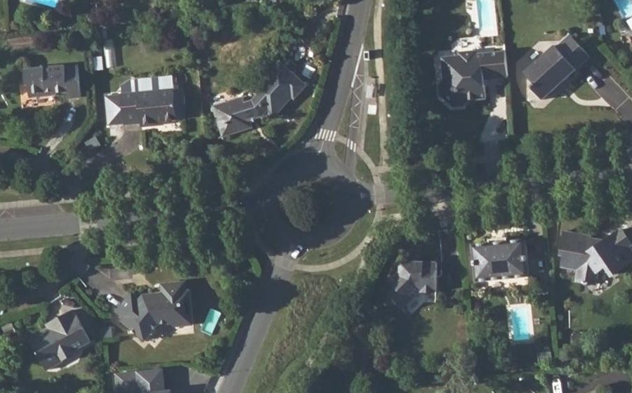 Vue aérienne du Rond-point anonyme n°123269395