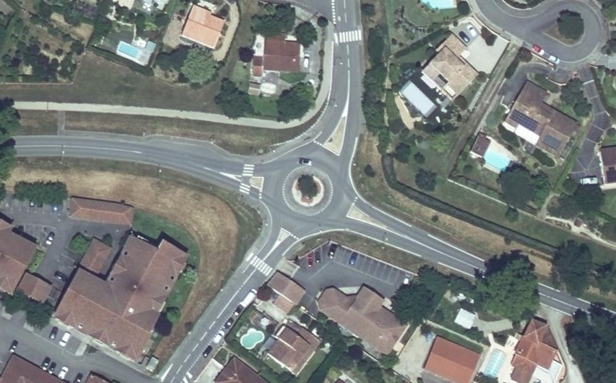 Vue aérienne du Rond-point anonyme n°123274858