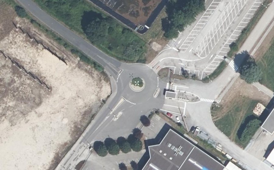 Vue aérienne du Rond-point anonyme n°1232950567
