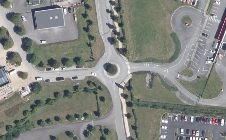 Vue aérienne du Rond-point anonyme n°123309273