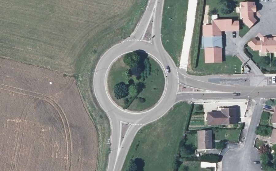 Vue aérienne du Rond-point anonyme n°123312778