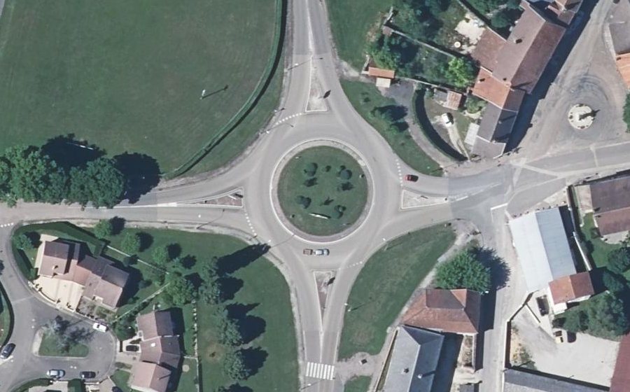 Vue aérienne du Rond-point anonyme n°123312783