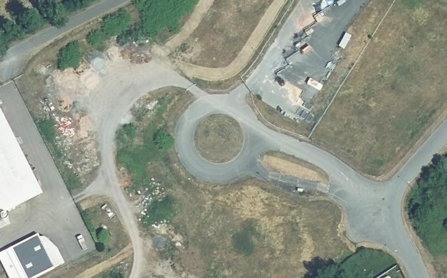Vue aérienne du Rond-point anonyme n°123319363