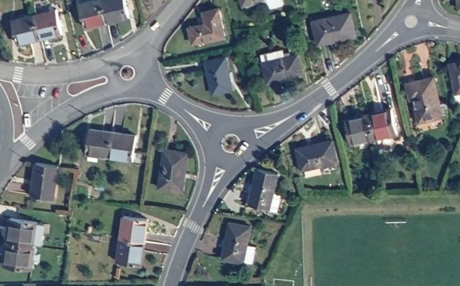Vue aérienne du Rond-point anonyme n°123319420