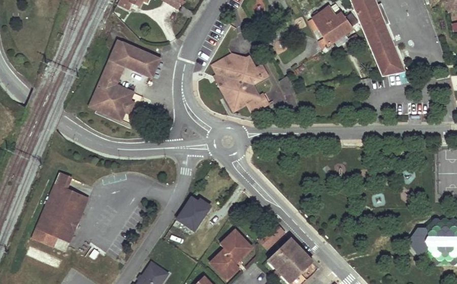 Vue aérienne du Rond-point anonyme n°123336926
