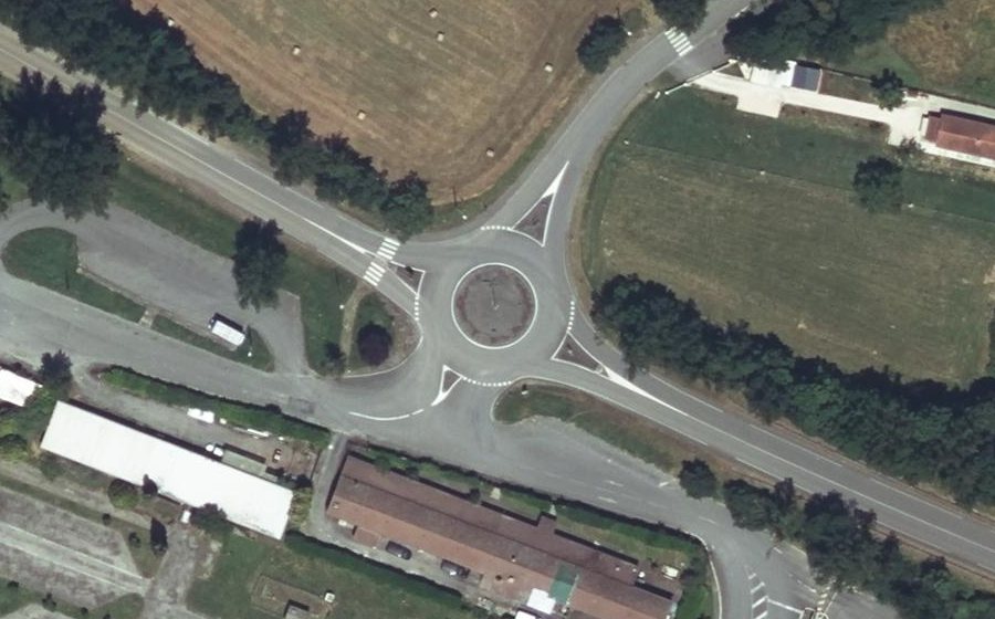 Vue aérienne du Rond-point anonyme n°123340034