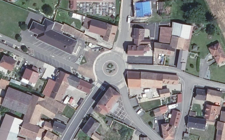Vue aérienne du Rond-point anonyme n°123354453