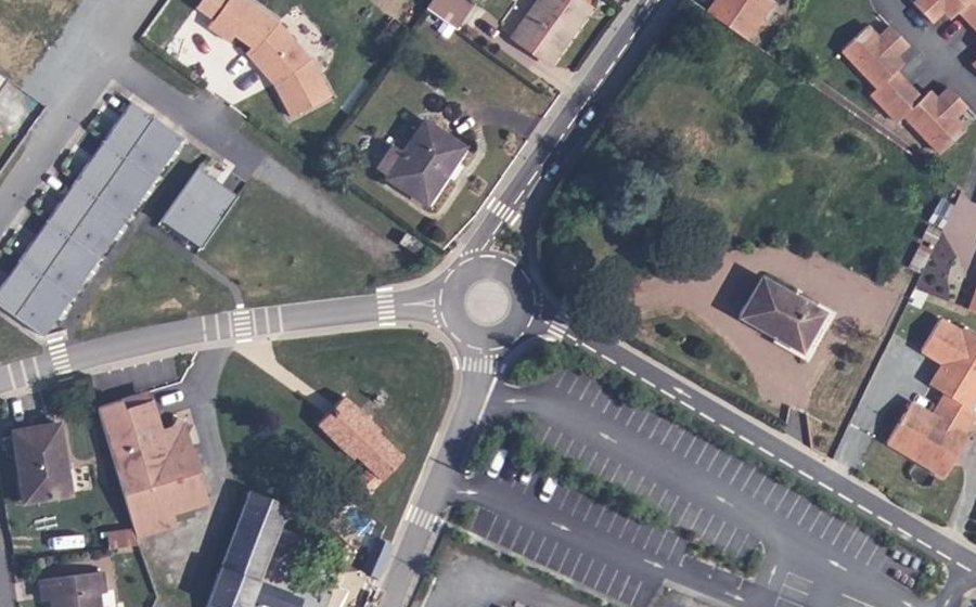 Vue aérienne du Rond-point anonyme n°1233586590