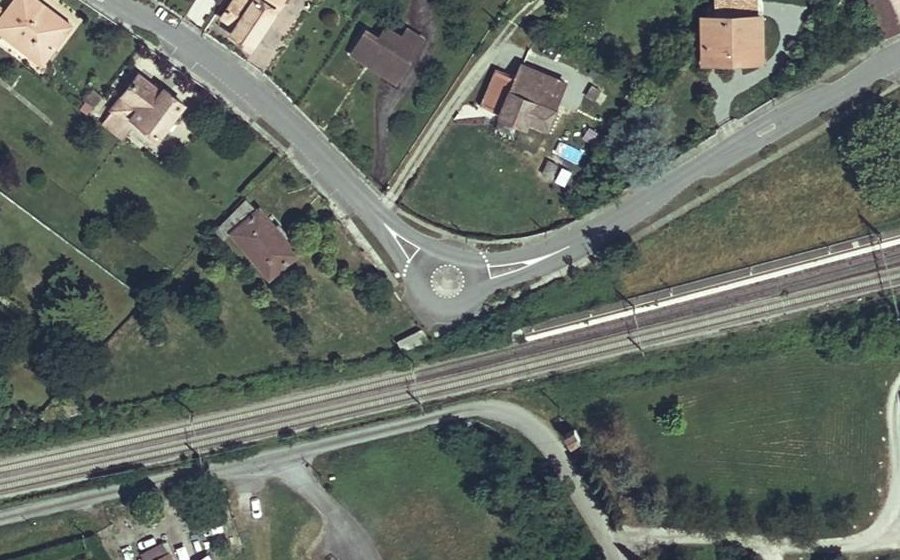 Vue aérienne du Rond-point anonyme n°123364988
