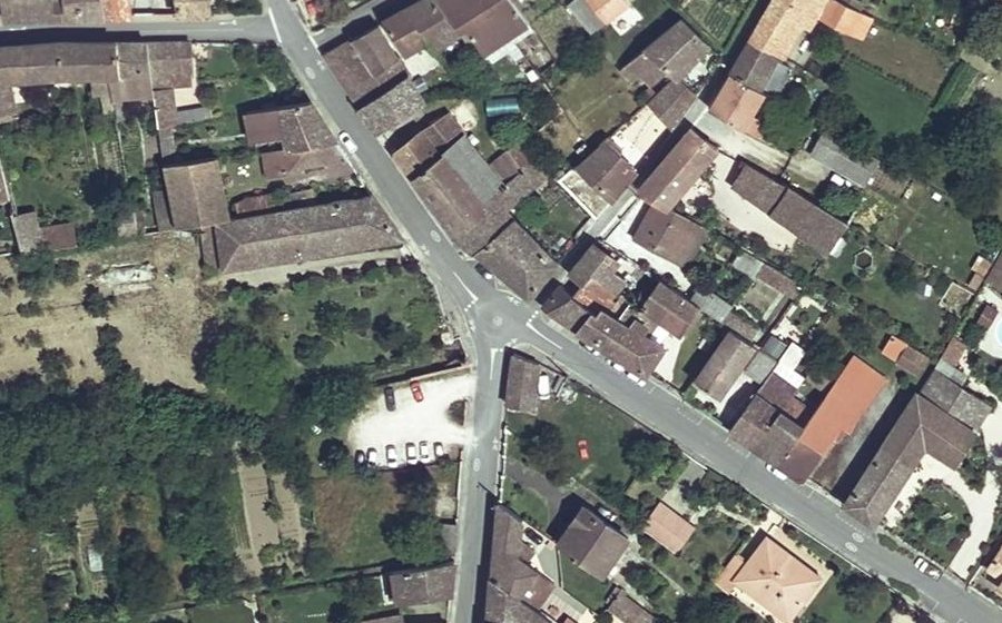 Vue aérienne du Rond-point anonyme n°123364989