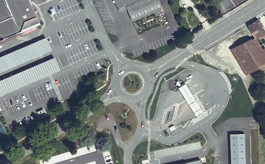 Vue aérienne du Rond-point anonyme n°123365000