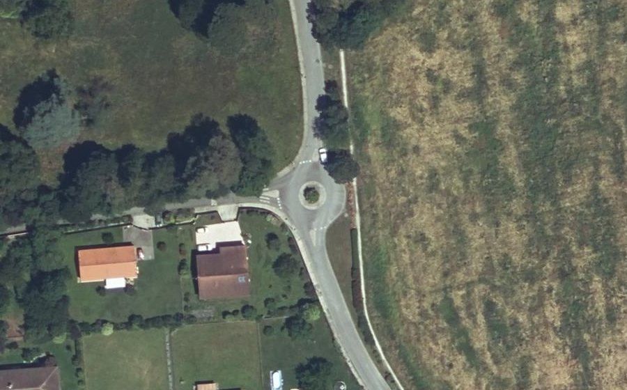 Vue aérienne du Rond-point anonyme n°123365056