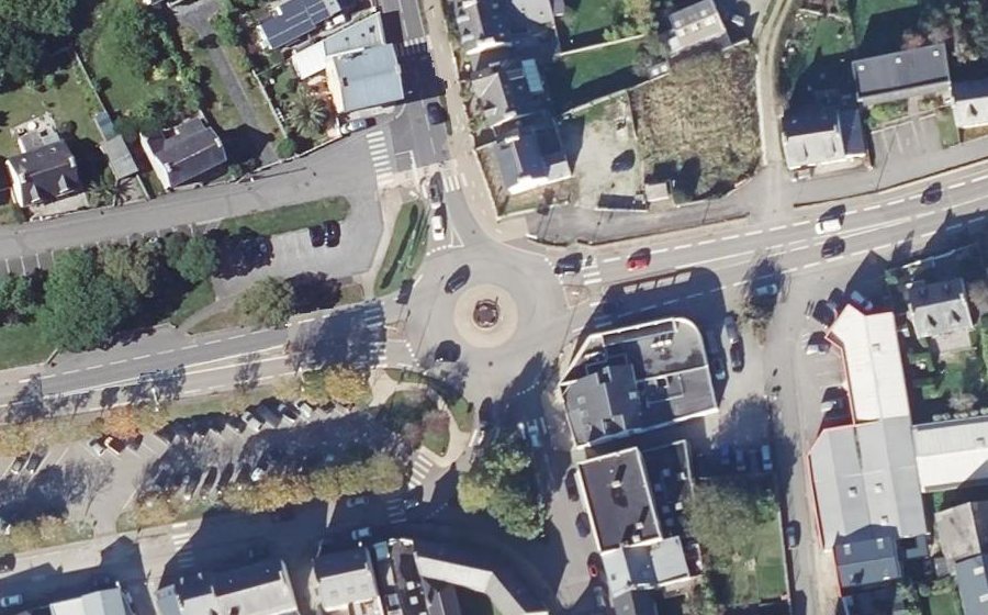 Vue aérienne du Rond-point anonyme n°123392411