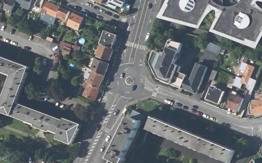 Vue aérienne du Rond-point anonyme n°123401508