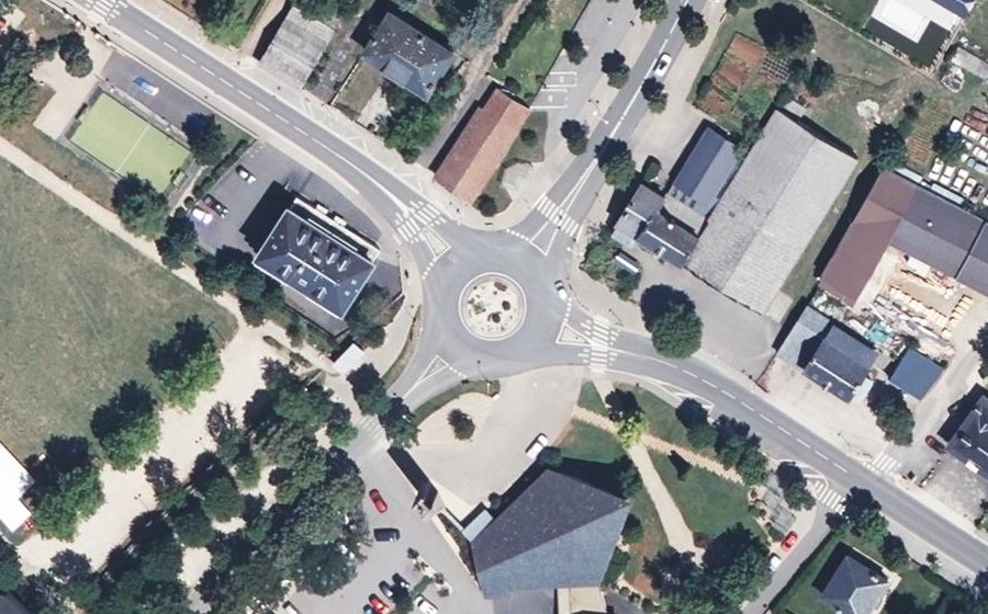 Vue aérienne du Rond-point anonyme n°123445485