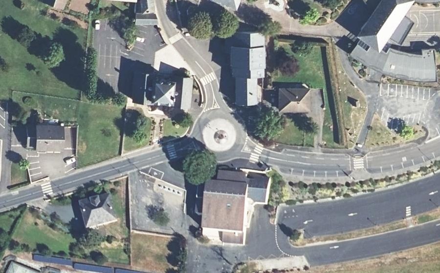 Vue aérienne du Rond-point anonyme n°123456935