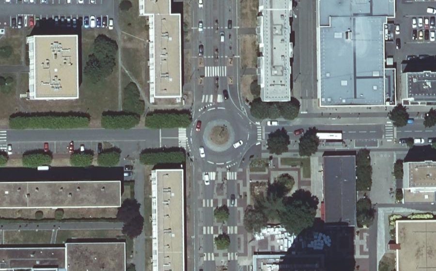 Vue aérienne du Rond-point anonyme n°123484474