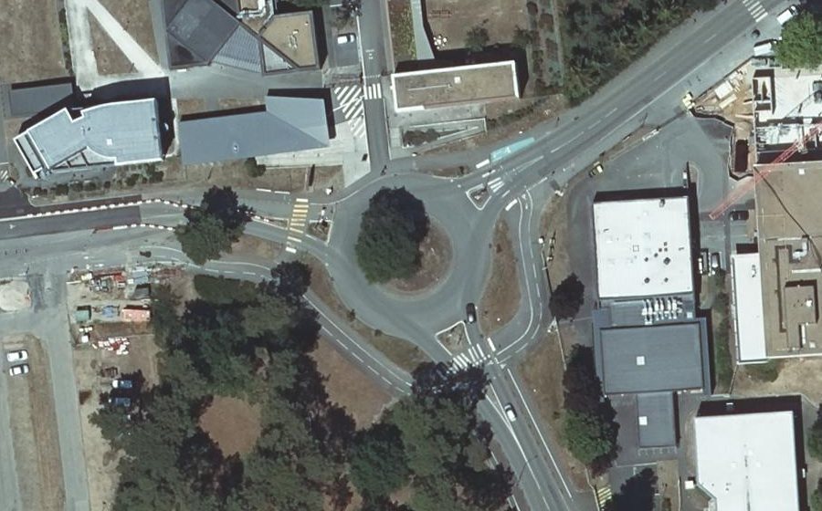 Vue aérienne du Rond-point anonyme n°123485335