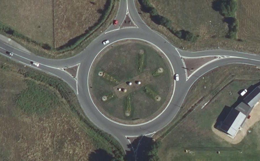 Vue aérienne du Rond-point anonyme n°123491378
