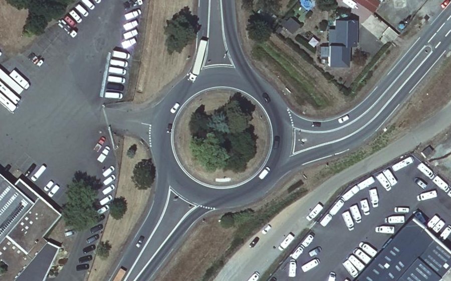 Vue aérienne du Rond-point anonyme n°123491406