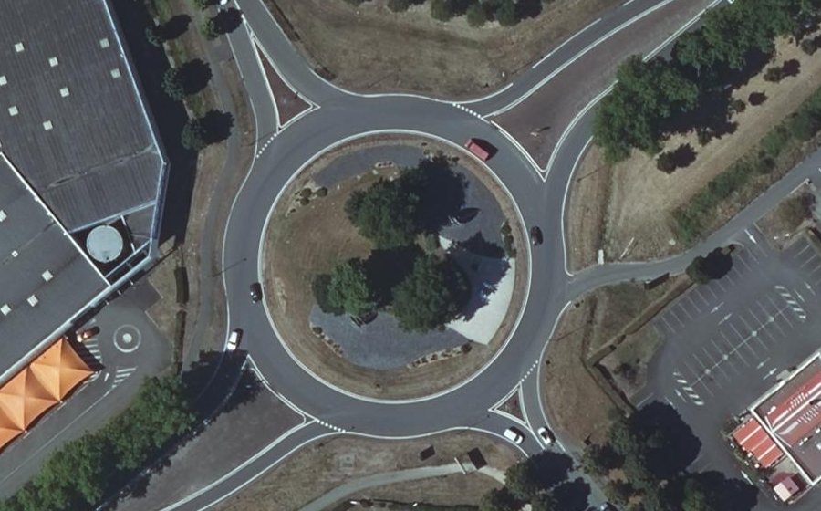 Vue aérienne du Rond-point anonyme n°123491419