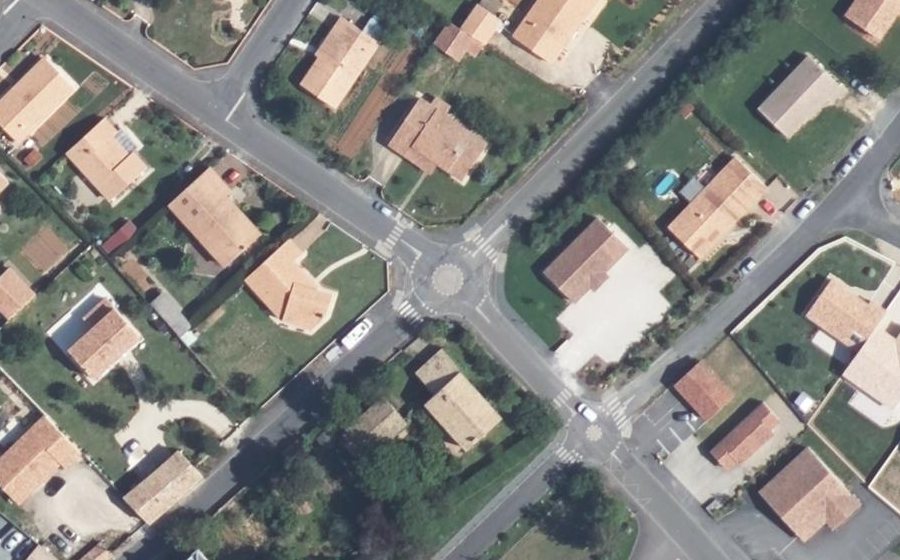 Vue aérienne du Rond-point anonyme n°1235134509