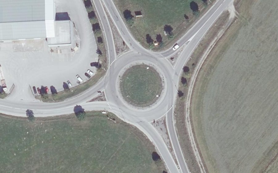 Vue aérienne du Rond-point anonyme n°123520568