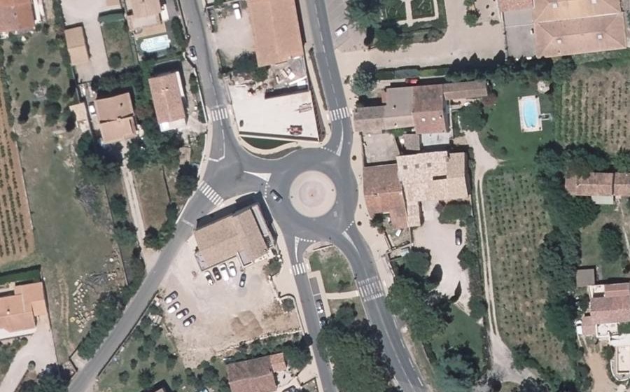 Vue aérienne du Rond-point anonyme n°1235285751
