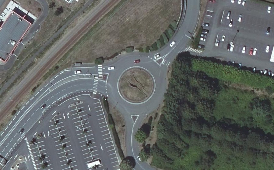 Vue aérienne du Rond-point anonyme n°123567837