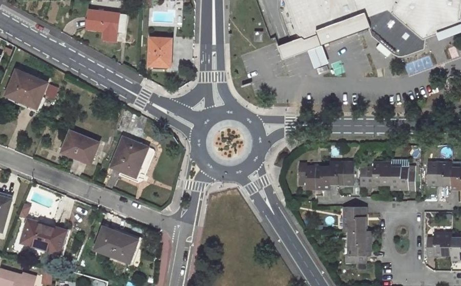 Vue aérienne du Rond-point anonyme n°1235825929