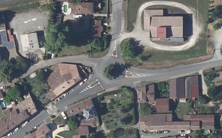 Vue aérienne du Rond-point anonyme n°123585859