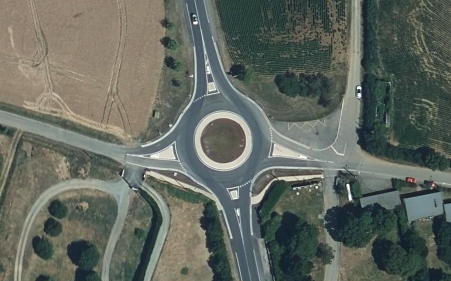 Vue aérienne du Rond-point anonyme n°1235961488