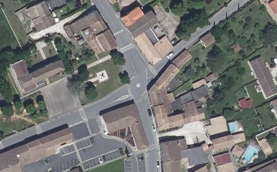 Vue aérienne du Rond-point anonyme n°1236148504