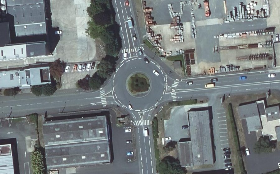 Vue aérienne du Rond-point anonyme n°123629617