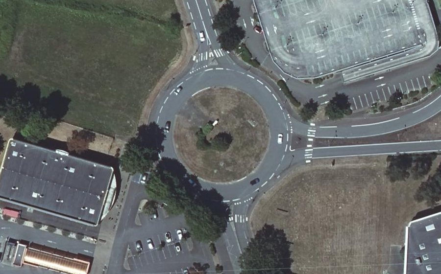 Vue aérienne du Rond-point anonyme n°123629631
