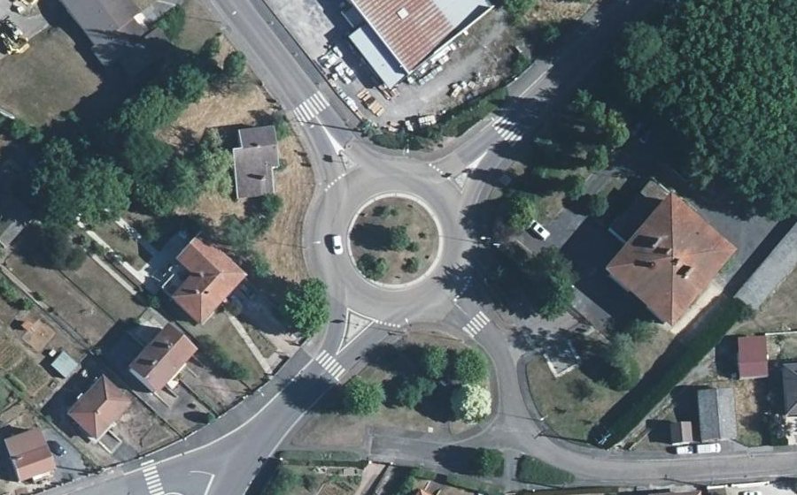 Vue aérienne du Rond-point anonyme n°123636034