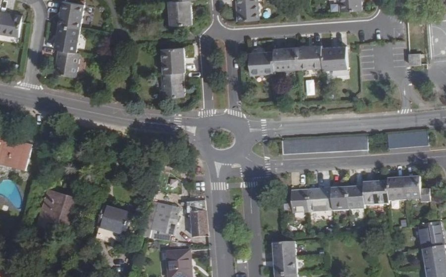 Vue aérienne du Rond-point anonyme n°123654619
