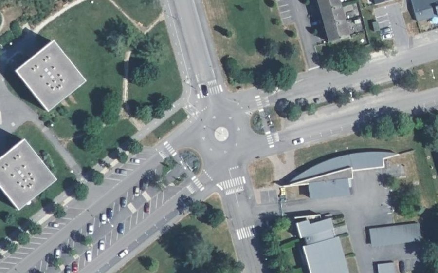 Vue aérienne du Rond-point anonyme n°123777377