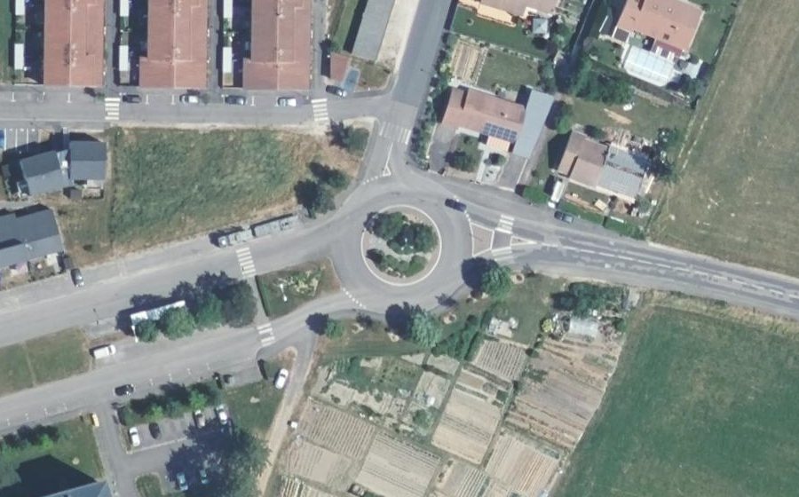 Vue aérienne du Rond-point anonyme n°123777400