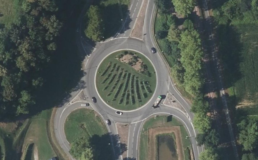Vue aérienne du Rond-point anonyme n°1237774637