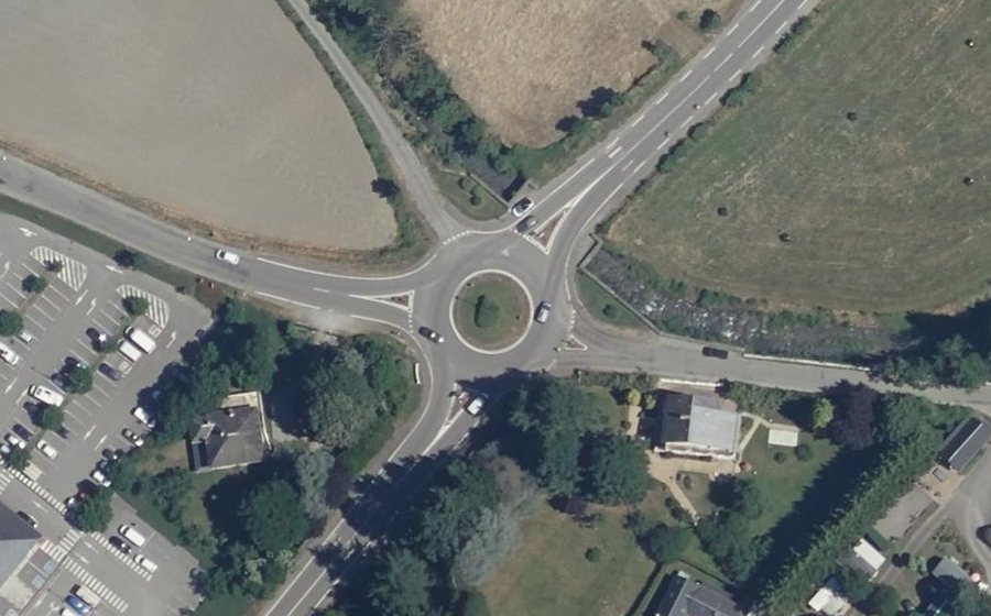 Vue aérienne du Rond-point anonyme n°1237851903
