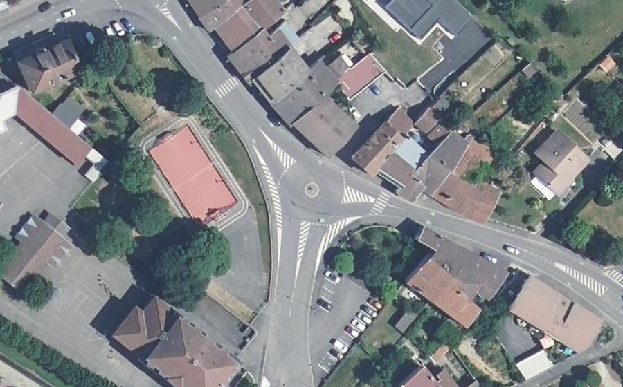 Vue aérienne du Rond-point anonyme n°123795988