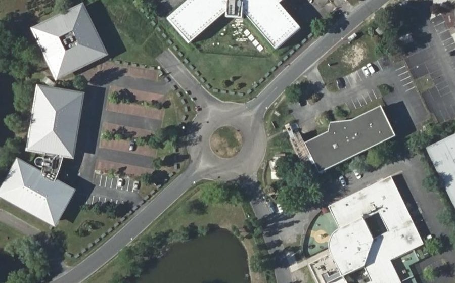 Vue aérienne du Rond-point anonyme n°1238083303
